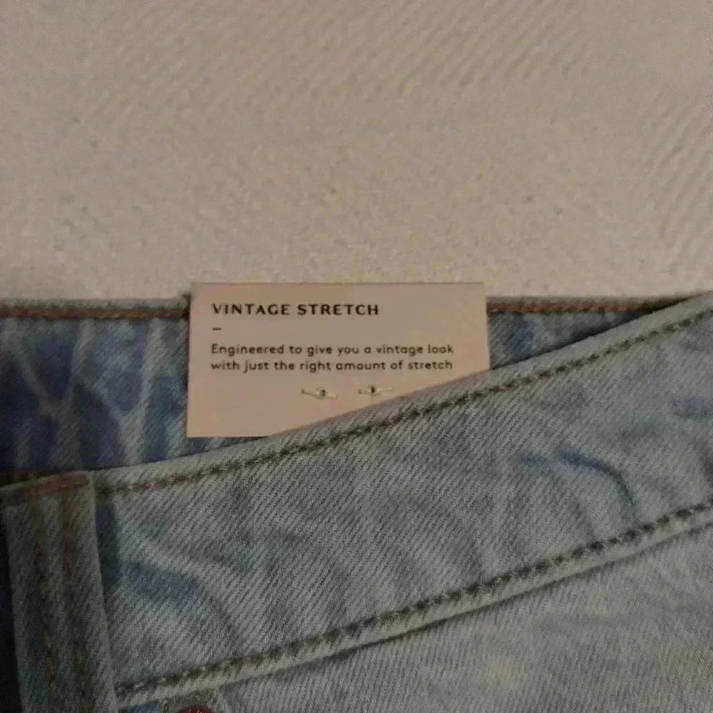 - Universal Thread High-Rise Midi Shorts White Size 8 New - Picture 11 of 15